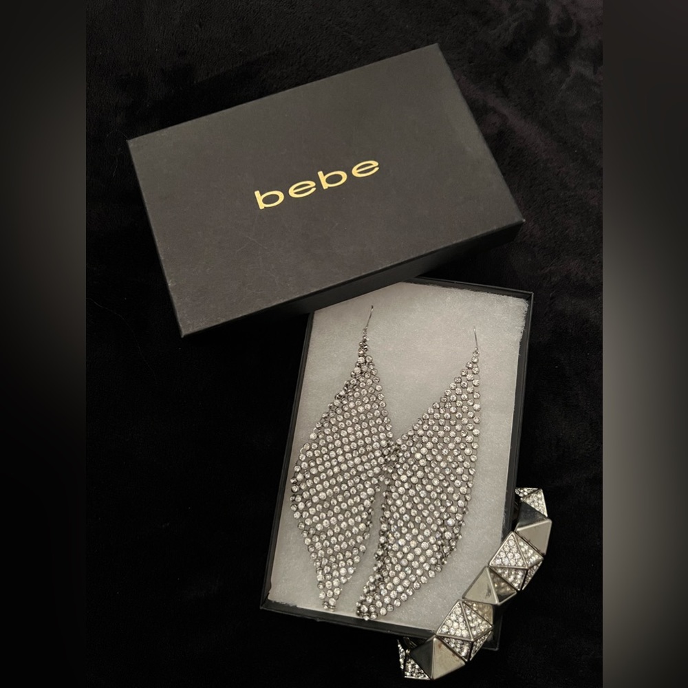 BEBE Swarovski Silver Rhinestone Chainmail Long Drop Earrings w Bracelet Set